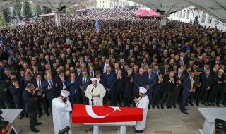 Турция изпрати Наим като национален герой (СНИМКИ)
