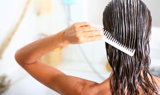 Фризьор показа как правилно се нанася балсамът за коса (ВИДЕО)