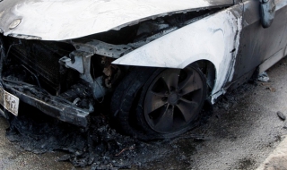 Кола горя в Поморие