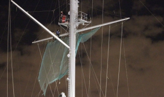 Кораб с 1200 души се запали в Червено море