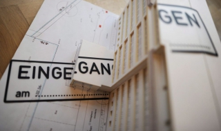 Машина сглобява архива на Щази