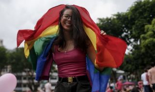 Прайд и шествие в защита на традиционното семейство в София