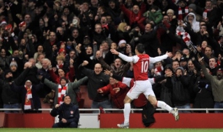 Арсенал уби Блекбърн със 7:1, Ван Перси с хеттрик