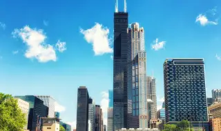 Осветяват най-високата сграда в Чикаго в цветовете на българското знаме