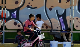 ООН призова Гърция да не задържа деца-бежанци