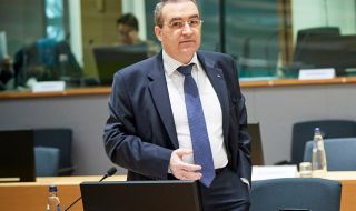 Посланикът ни в ЕС: Менторският тон на Скопие е нелеп