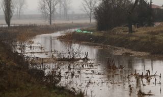 Опасност от наводнения през уикенда във водосборите на Искър, Марица и Места