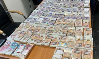 Митничарите на "Капитан Андреево" заловиха недекларирана валута за над 1 млн. лв. (СНИМКИ)