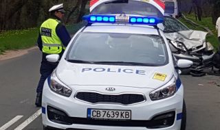 Тежка катастрофа между автомобил и мотор