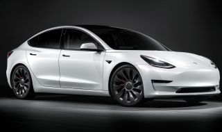 Tesla трябва да плати 70 хиляди евро за това, че Model 3 се държи като „пиян нов шофьор“