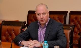 Росен Желязков: Без забрана за ремонт на кола пред блока