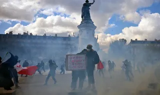 Протестиращи нахлуха в кметството на Марсилия ВИДЕО