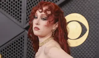 Гола и дръзка: Чапъл Роан се появи на "Грами" с рокля, закачена на пиърсинги на зърната ѝ (СНИМКИ)