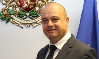 Проданов поиска повече пари за бизнеса