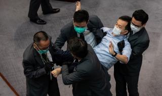 Масов арест на опозиционери