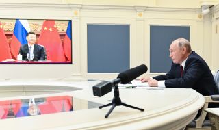 Си Дзинпин разговаря с Владимир Путин