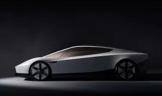 Шефът на Ferrari даде 10 от 10 на Tesla Roadster