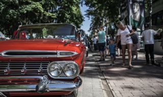Парад на ретро автомобили в София
