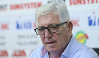 Джони Велинов: Позволиха на Лудогорец да играе до гол във Враца