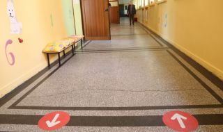 Решено: Учениците се връщат в клас, но при определени условия