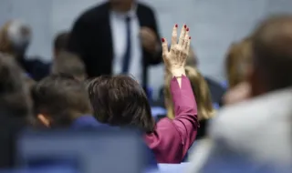 Комисията одобри промени за равното заплащане на жените и мъжете