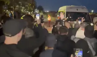 Сблъсъци с полицията в Портсмут заради мигранти