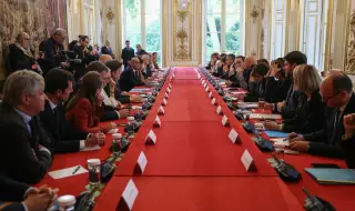 Франция пести пари като реже пенсионерите