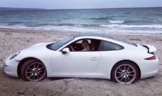 С Porsche и с блондинка на море (ВИДЕО)