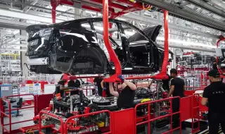 Tesla забавя темпото: Спира производството на Model Y и Cybertruck в Тексас