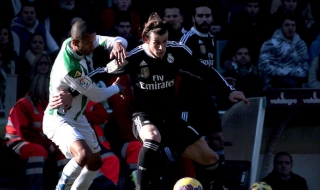 Късна дузпа спаси Реал срещу Кордоба, Роналдо с червен картон