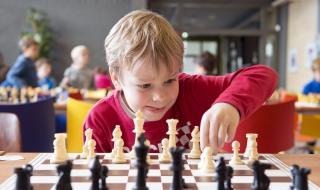 Футбол, пиано, шах - колко струват уроците за деца в Германия?