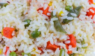 Рецепта за вечеря: Пъстър ориз със зеленчуци