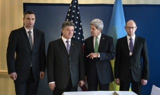Украинската опозиция и Джон Кери се договориха за изход от кризата в страната