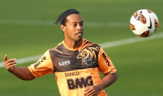 Роналдиньо оцени уменията на Роналдо