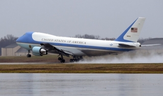 Бомбардировач става президентски самолет на Тръмп? (ВИДЕО)