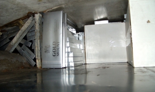 Откриха контрабандни цигари в таван на автобус