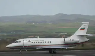 Правителственият "Фалкон" тества ремонтираната писта на Летище Бургас