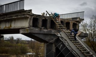 Руски ракети са поразили стратегически мост в Украйна
