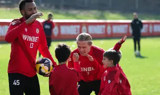 Деца от школата на ЦСКА прекараха един ден с първия тим на Панчарево