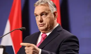 Орбан опитва да седи на два стола