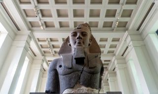 Показаха саркофага на древноегипетския фараон Рамзес II в Париж