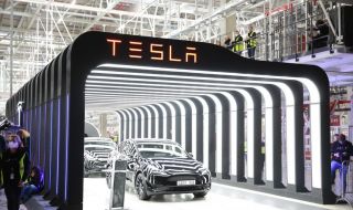 Илон Мъск откри най-новия завод на Tesla