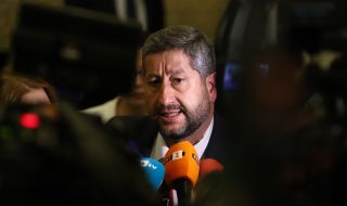 Депутатите влизат отново в зала, търсят се варианти за избор на председател на НС 