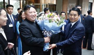 Севернокорейците оцеляват с... подкупи