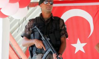 Турция нареди ареста на 295 войници