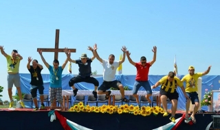 „Хотел Мама“ до 25 години?