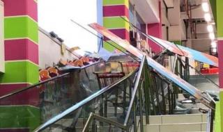 Бурята във Варна счупи витрина на детски хипермаркет