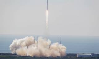 Ракета на НАСА се взриви след две минути полет