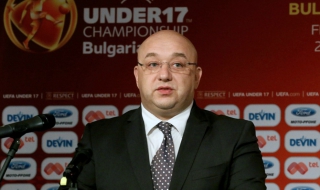 Кралев: Предпочитам инвестиция в терени от "А" група пред нов национален стадион