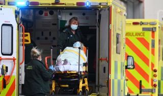 Великобритания планира смекчаване на строгите мерки срещу пандемията от 8 март